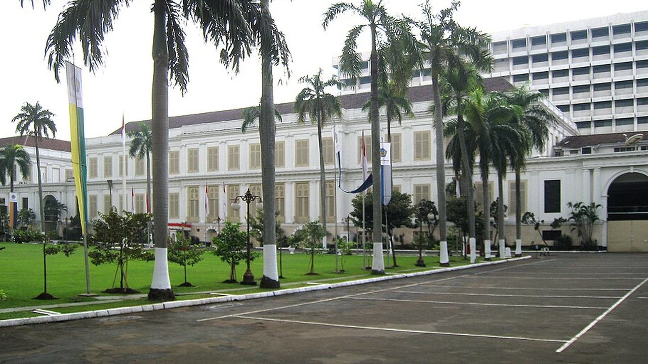 Gedung A.A Maramis yang dulu jadi istana Daendels