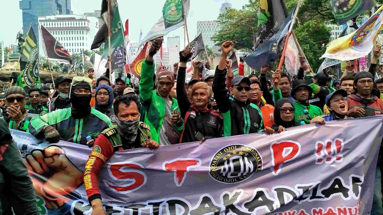 Demo OJOL Di depan Kantor Pemerintah Provinsi Jateng, (Foto : Titoisnau)