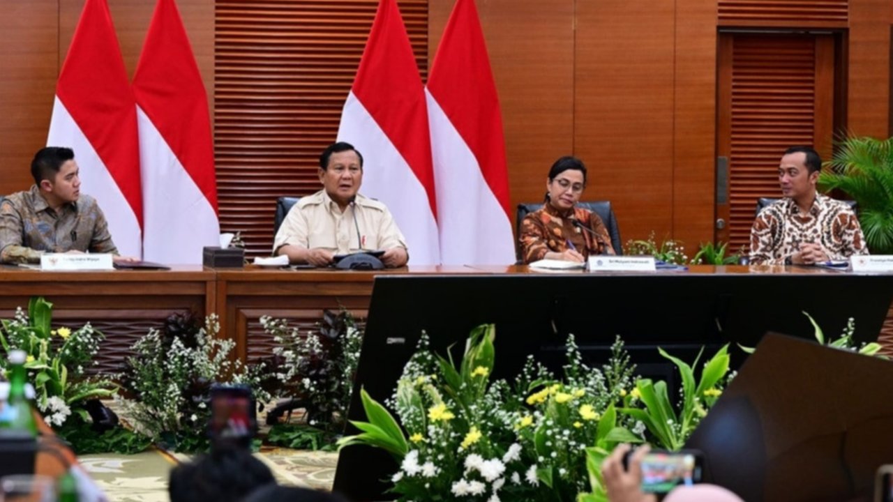 Presiden Prabowo Subianto menegaskan kenaikan tarif pajak pertambahan nilai (PPN) dari 11 menjadi 12 persen hanya untuk barang mewah dan jasa premium saja mulai 1 Januari 2025. Apa saja itu?
