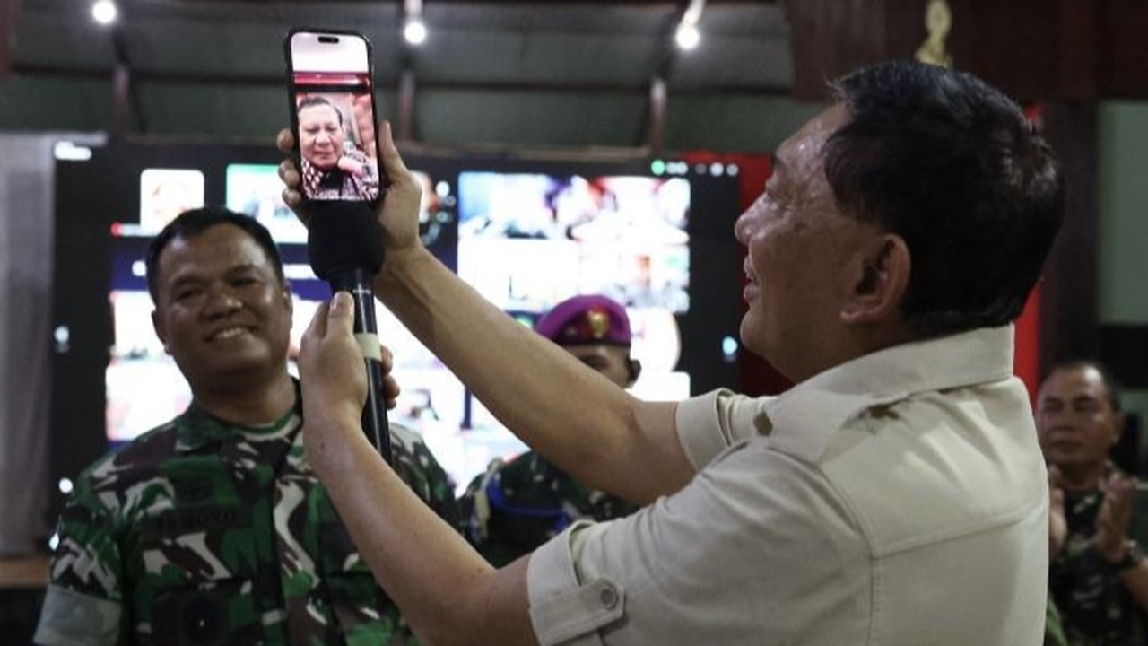 Prabowo Sapa Prajurit TNI di Papua via Video Call