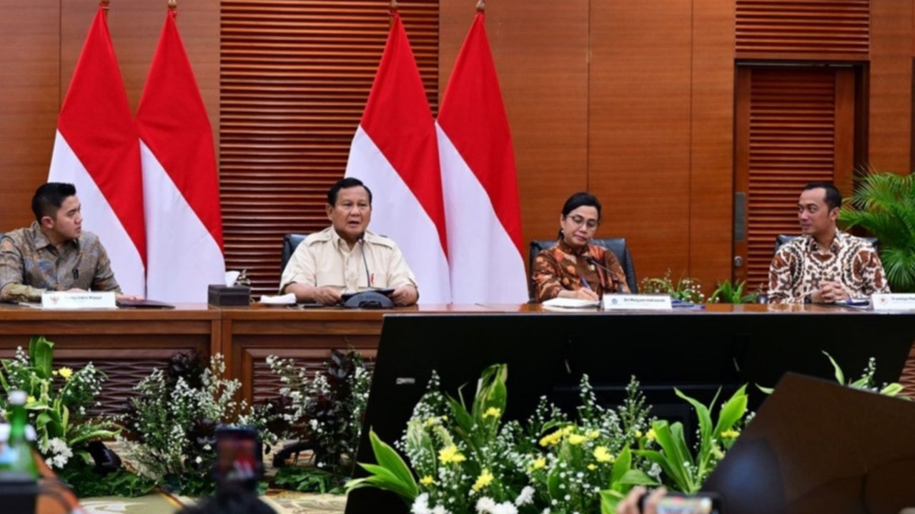 Presiden Prabowo Subianto menegaskan kenaikan tarif pajak pertambahan nilai (PPN) dari 11 menjadi 12 persen hanya untuk barang mewah dan jasa premium saja mulai 1 Januari 2025. Apa saja itu?