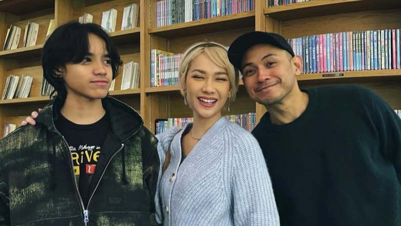 Mereka juga sempat mengunjungi Starfield Library yang begitu ikonik. Di momen tersebut, Noah ramai menjadi sorotan netizen.