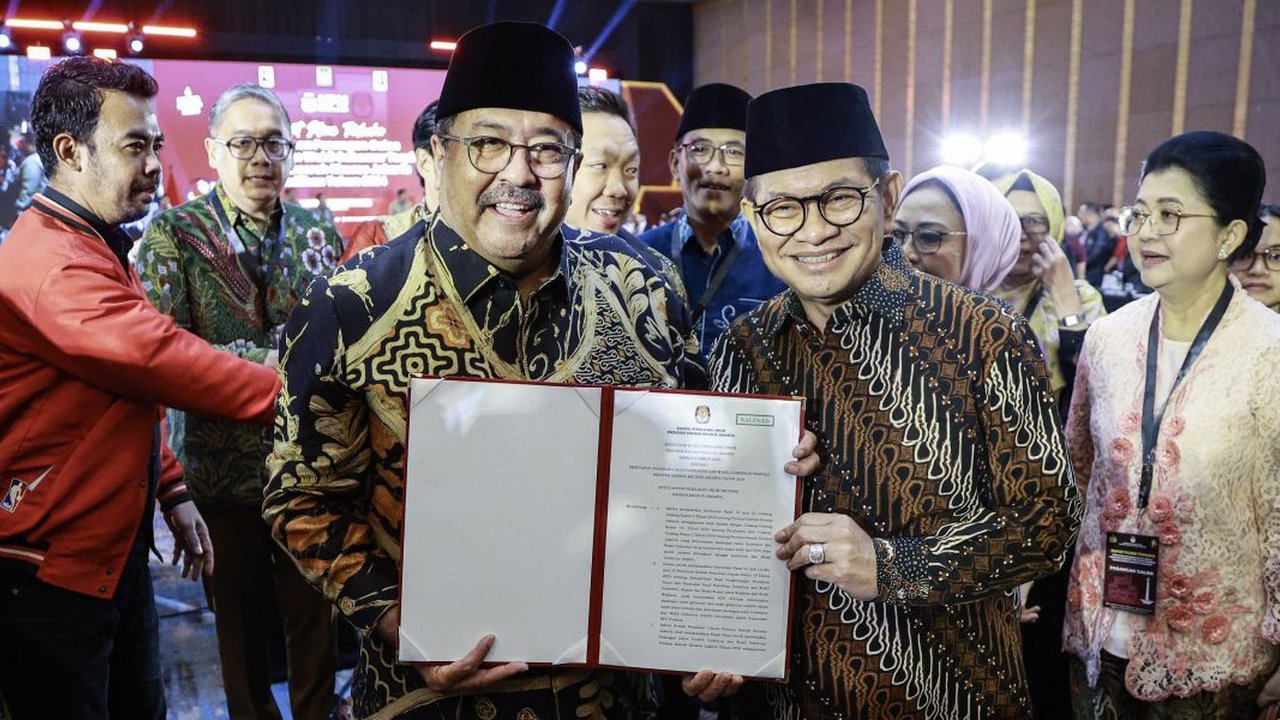 Penetapan Pramono Anung-Rano Karno sebagai Gubernur dan Wakil Gubernur DKI Jakarta. Gubernur dan Wakil Gubernur terpilih DKI Jakarta Pramono Anung (kiri) dan Rano Karno (kanan) menyampaikan pidato pada ...