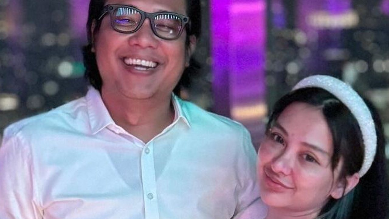 Pedangdut cantik Cupi Cupita santer dikabarkan memiliki hubungan spesial dengan Gofar Hilman. Cupi Cupita terlihat makan malam romantis di ulang tahun Gofar Hilman.