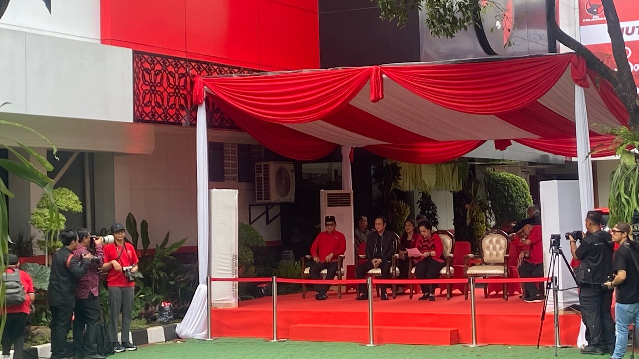 Perayaan HUT PDIP di Sekolah Partai
