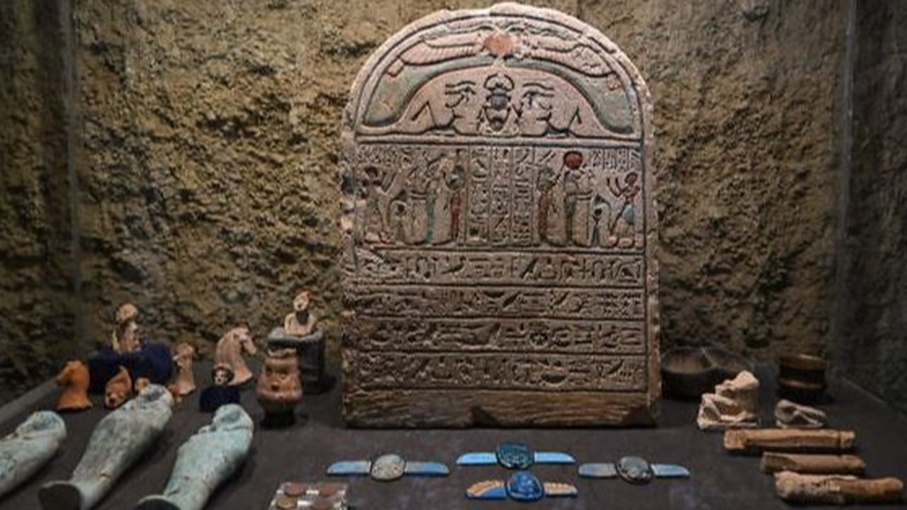 Arkeolog Temukan Makam Batu Berusia 3.600 Tahun, Berisi Jimat Sampai Mainan Anak-Anak