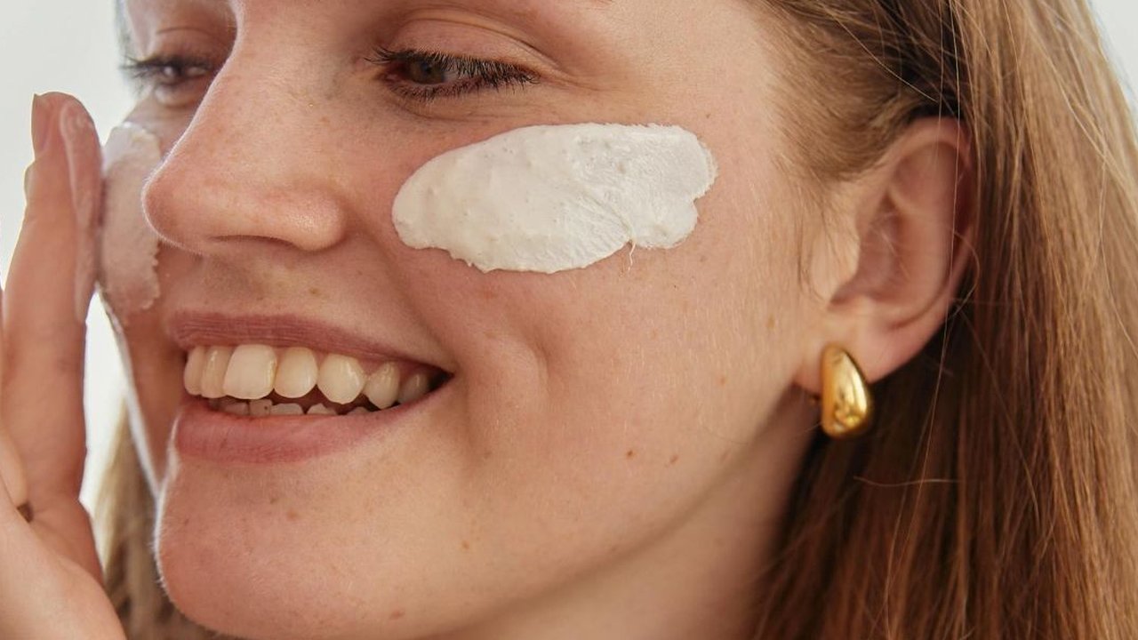 10 Rekomendasi Sabun Muka Untuk Kulit Kering