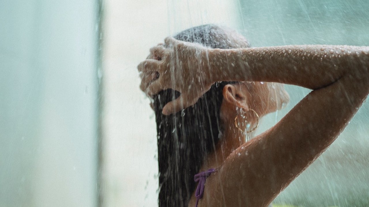Ilustrasi mandi. (Photo by Armin Rimoldi from Pexels)