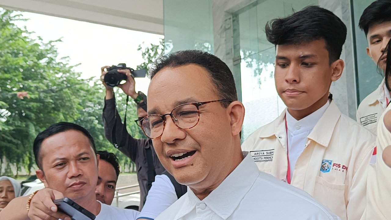 Calon presiden nomor urut satu Anies Baswedan dalam acara 'Desak Anies' di Wetland Square Jalan Ahmad Yani Kilometer 3,5 Kebun Bunga, Kecamatan Banjarmasin Timur, Kota Banjarmasin, Selasa (5/12/2023). (Tangkapan layar YouTube Anies Baswedan)