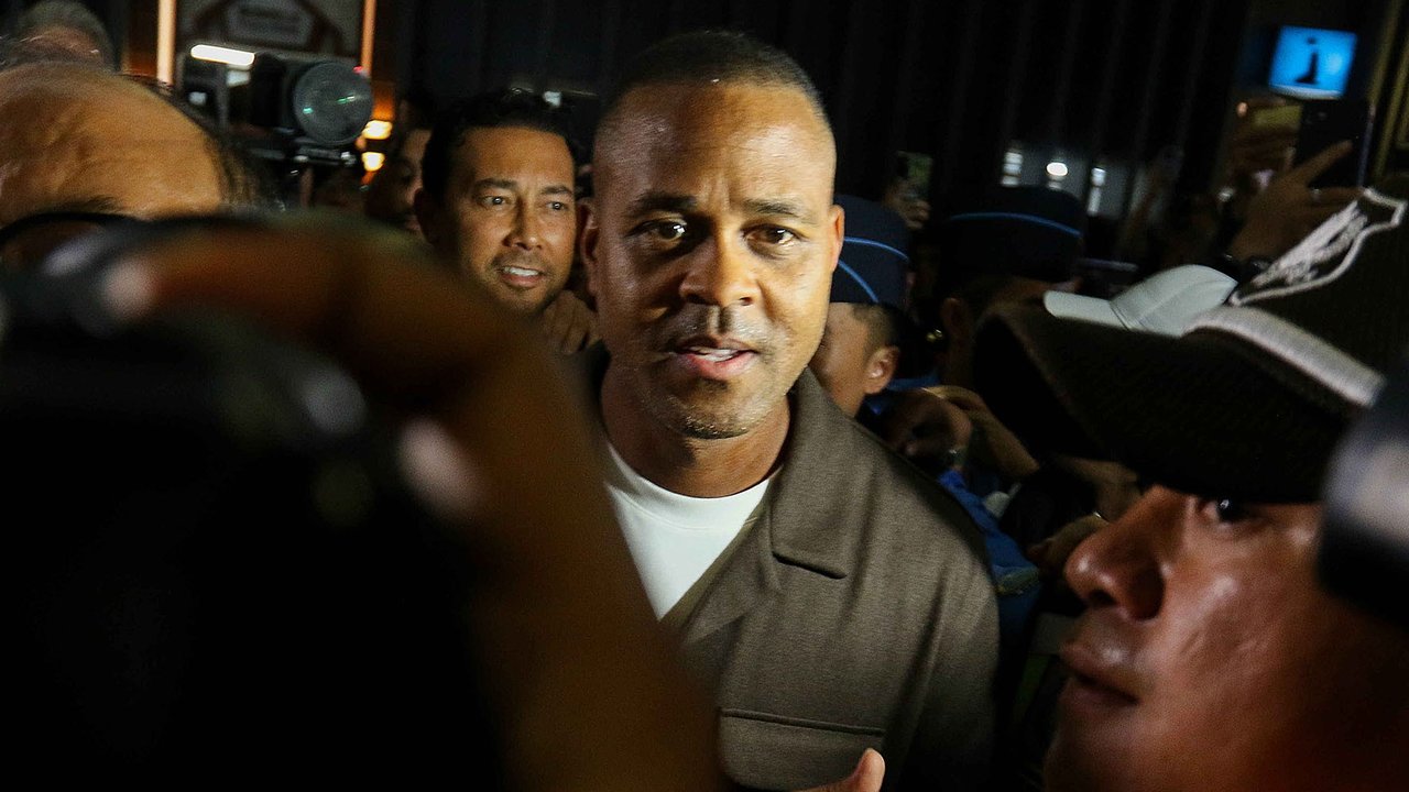 Pelatih Timnas Indonesia Patrick Kluivert saat tiba  di Bandara Soekarno-Hatta , Tangerang Banten, Sabtu (11/01/2024).