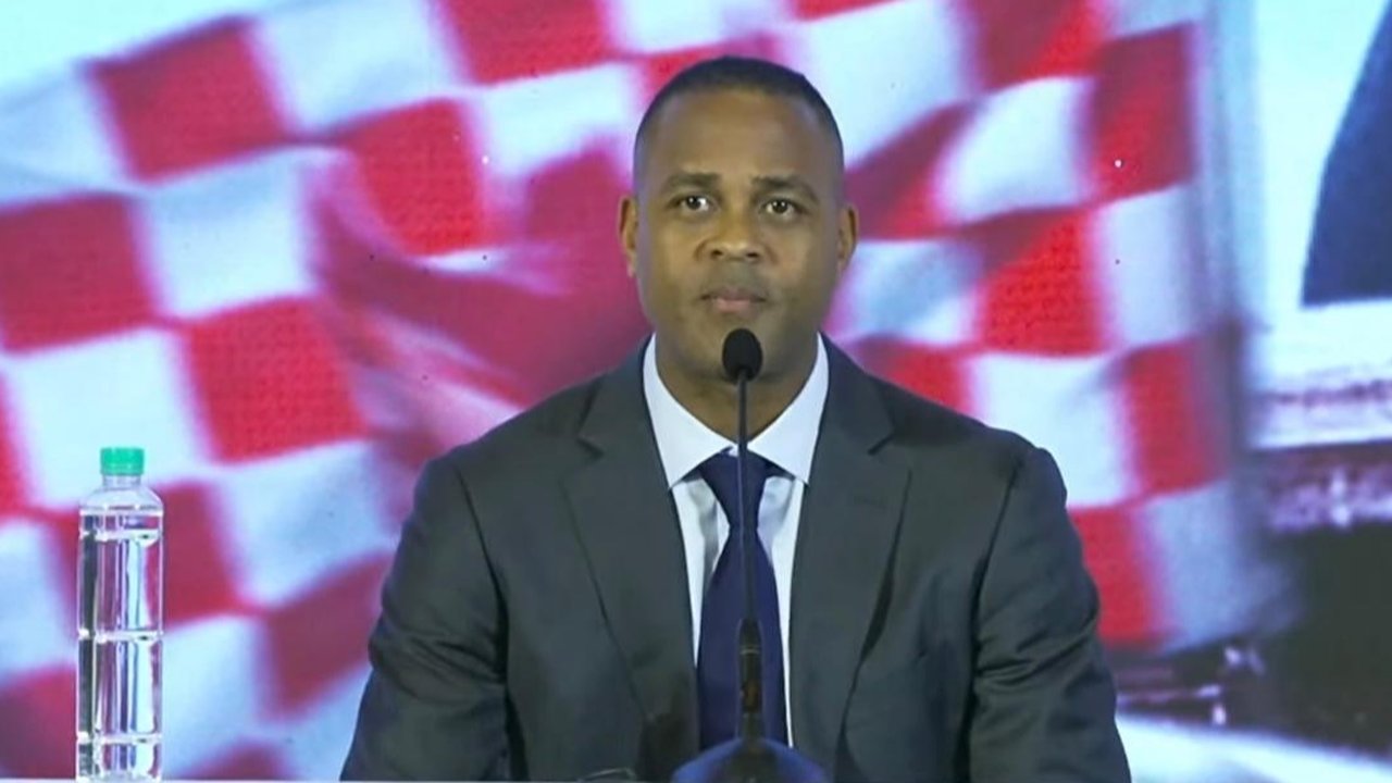 Mantan pemain sepak bola Belanda, Patrick Kluivert, menghadiri upacara pengundian babak perempat final, semifinal, dan final turnamen sepak bola Liga Champions UEFA 2022-2023, di Nyon, pad
