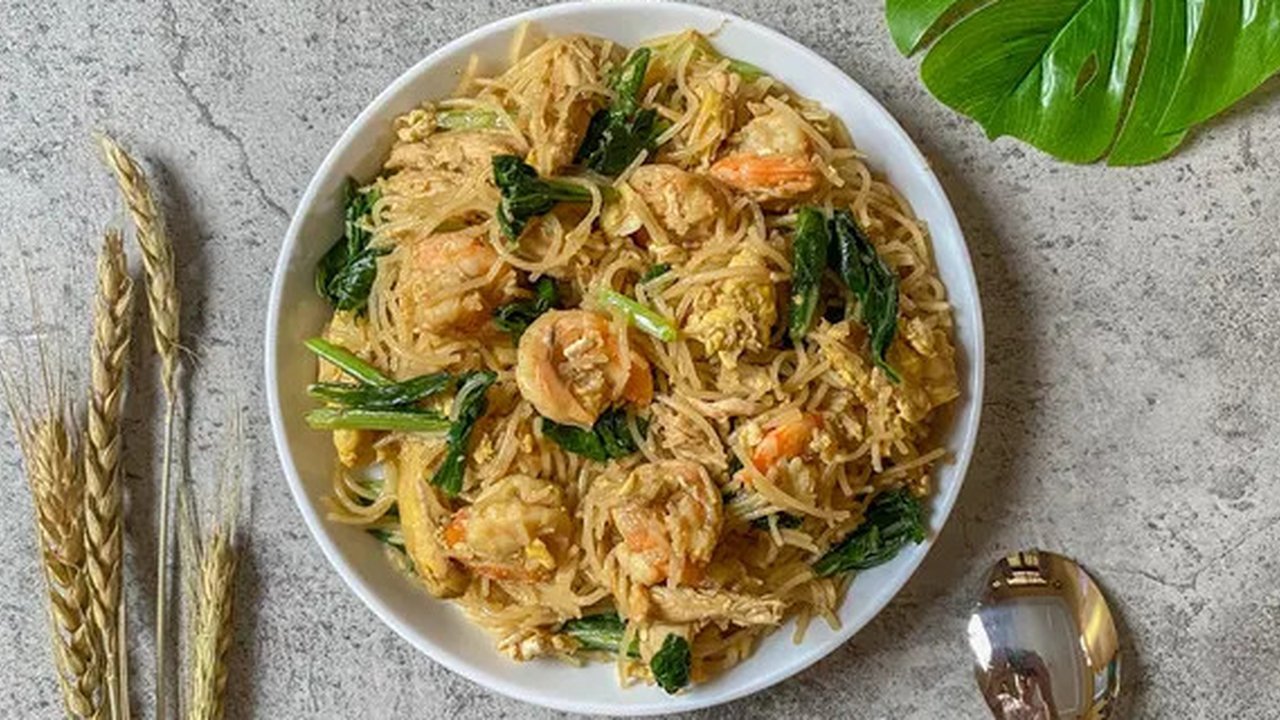 Ilustrasi masakan bihun dengan sayur/copyright freepik.com/topntp26