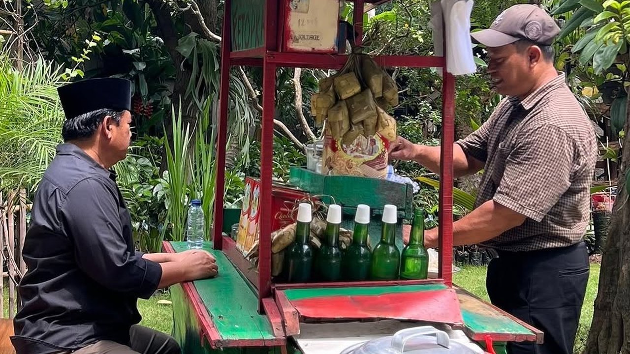 Momen Eks Panglima TNI Didatangi Gerobak Merah