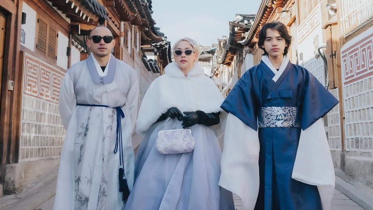 7 Potret Noah Sinclair Anak BCL saat Kenakan Hanbok, Vibesnya bak Putra Mahkota