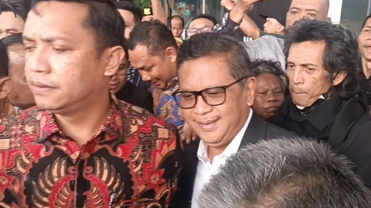 Senyum Hasto Kristiyanto usai Diperiksa KPK