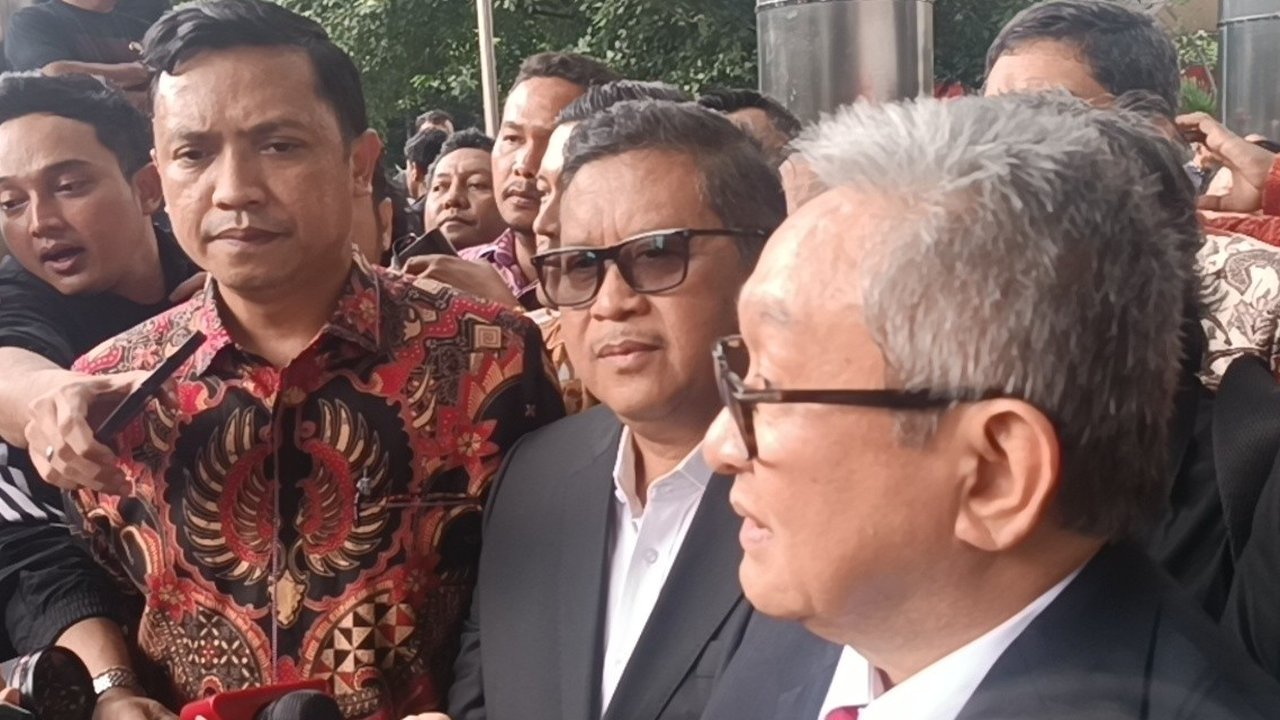 Senyum Hasto Kristiyanto usai Diperiksa KPK