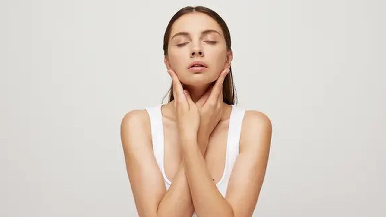 Ilustrasi Melembapkan Kulit Wajah Credit: unsplash.com/Marine