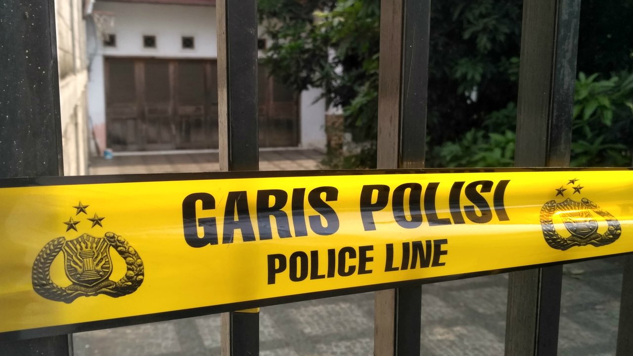 Ilustrasi - Rumah korban pembunuhan dipasang garis polisi (Merdeka.com / Ronald)