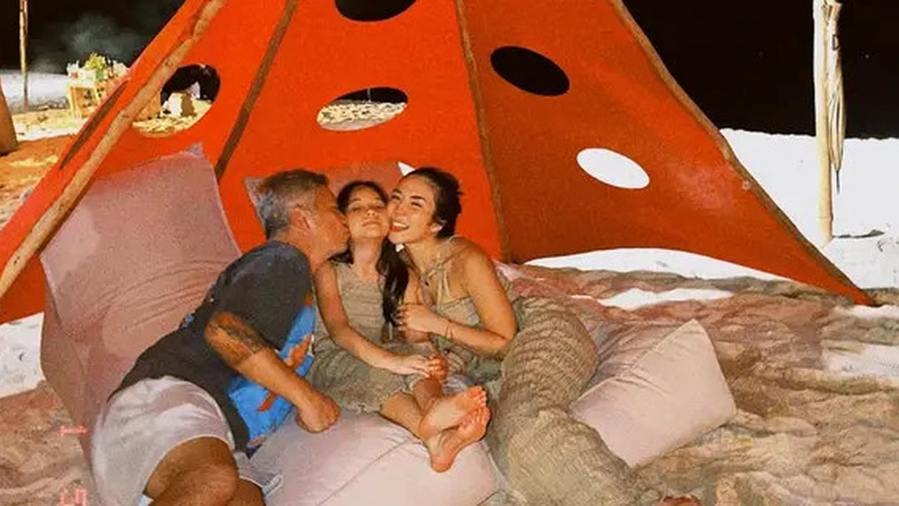 Potret Gading dan Gisel Camping Bareng Gempi (Sumber: Instagram/gisel_la)