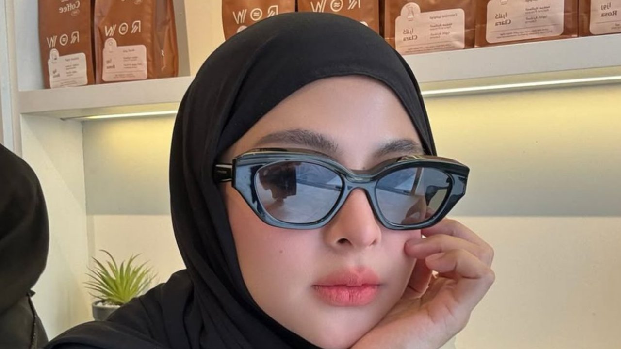 7 Potret Thya Sethya saat Pakai Hijab setelah Tinggalkan MMA, Sempat Tampil Bercadar Ketika Umroh