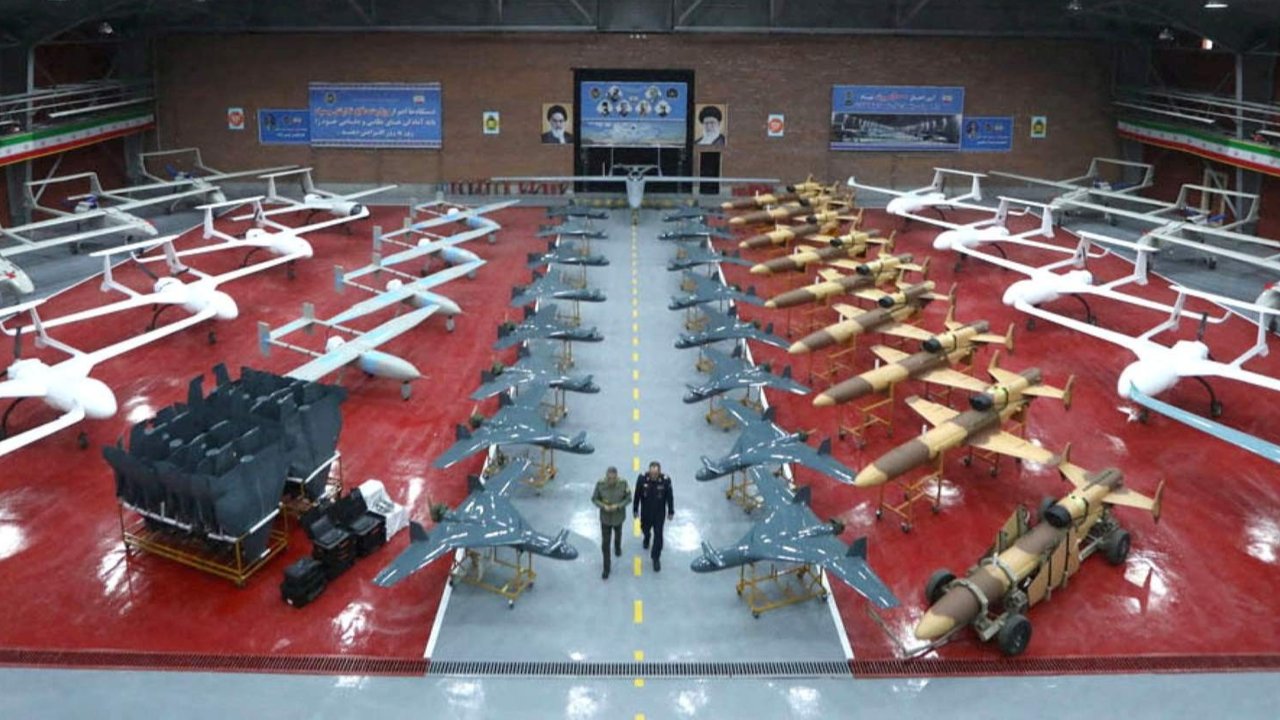 Canggihnya 1.000 drone baru Iran yang bikin musuh ketar-ketir.