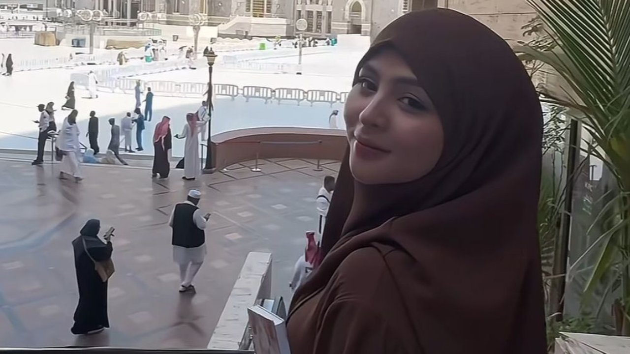 7 Potret Thya Sethya saat Pakai Hijab setelah Tinggalkan MMA, Sempat Tampil Bercadar Ketika Umroh