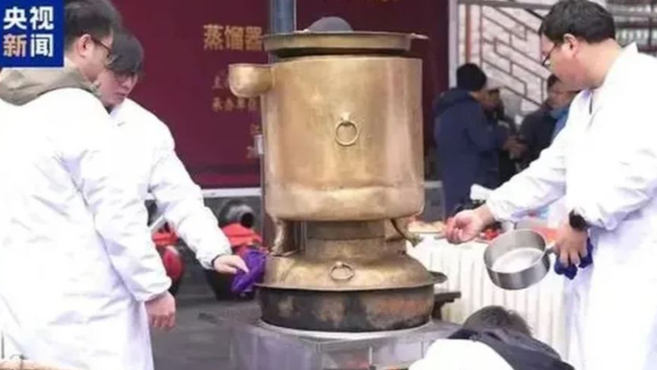 Arkeolog Bikin Wine dengan Bejana Perunggu 2.000 Tahun yang Ditemukan di Makam Kaisar China, Begini Hasilnya