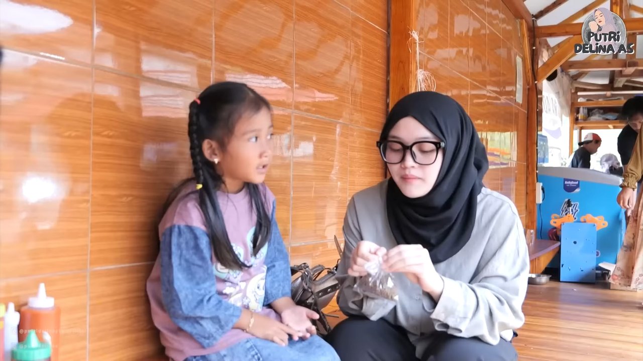 Potret Putri Delina Berkunjung ke Rumah Bintang Anak Teddy Pardiyana, Sang Adik Sempat Malu tapi Ternyata Cepat Akrab