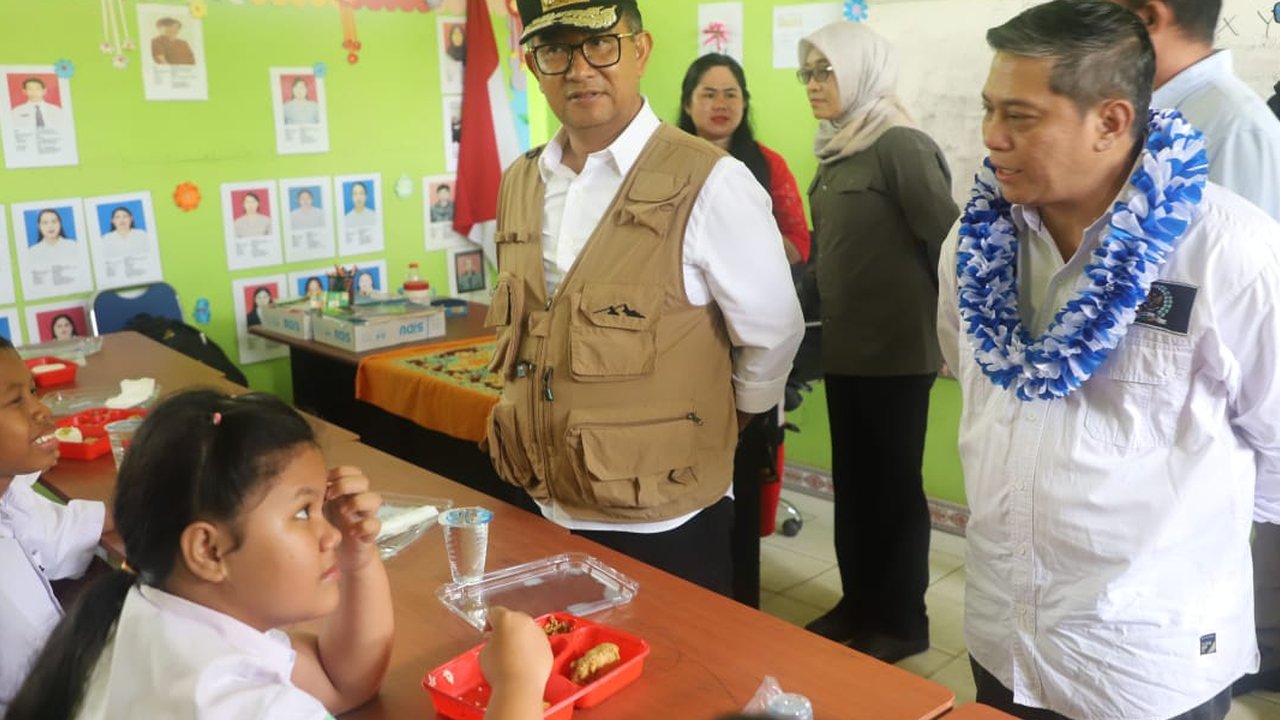 Akmal Malik tinjau simulasi program makanan bergizi gratis.