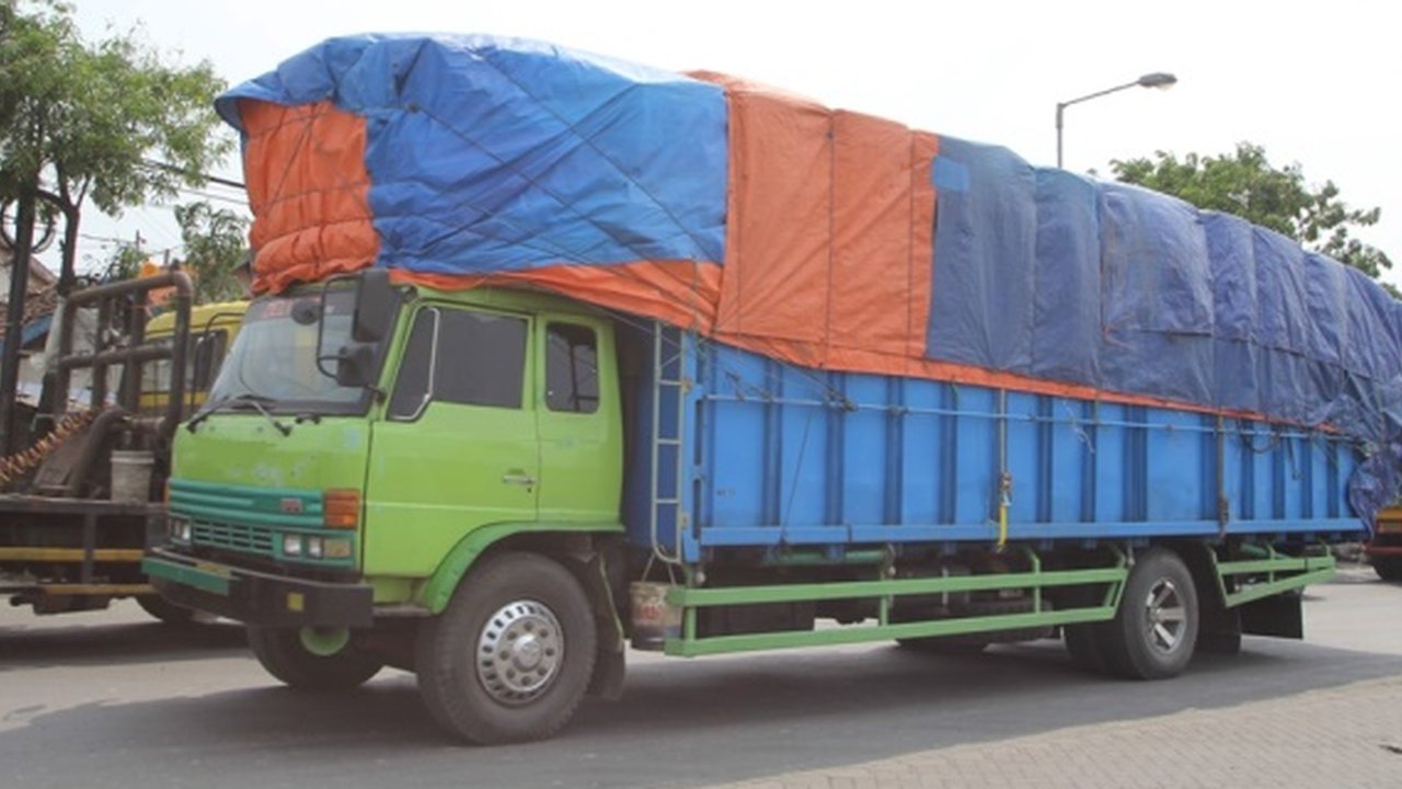 Truk ODOL yang mengancam nyawa pengguna jalan lain.