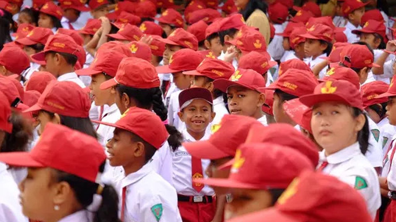 Ilustrasi anak sekolah dasar sedang upacara bendera. (Foto: Istimewa)