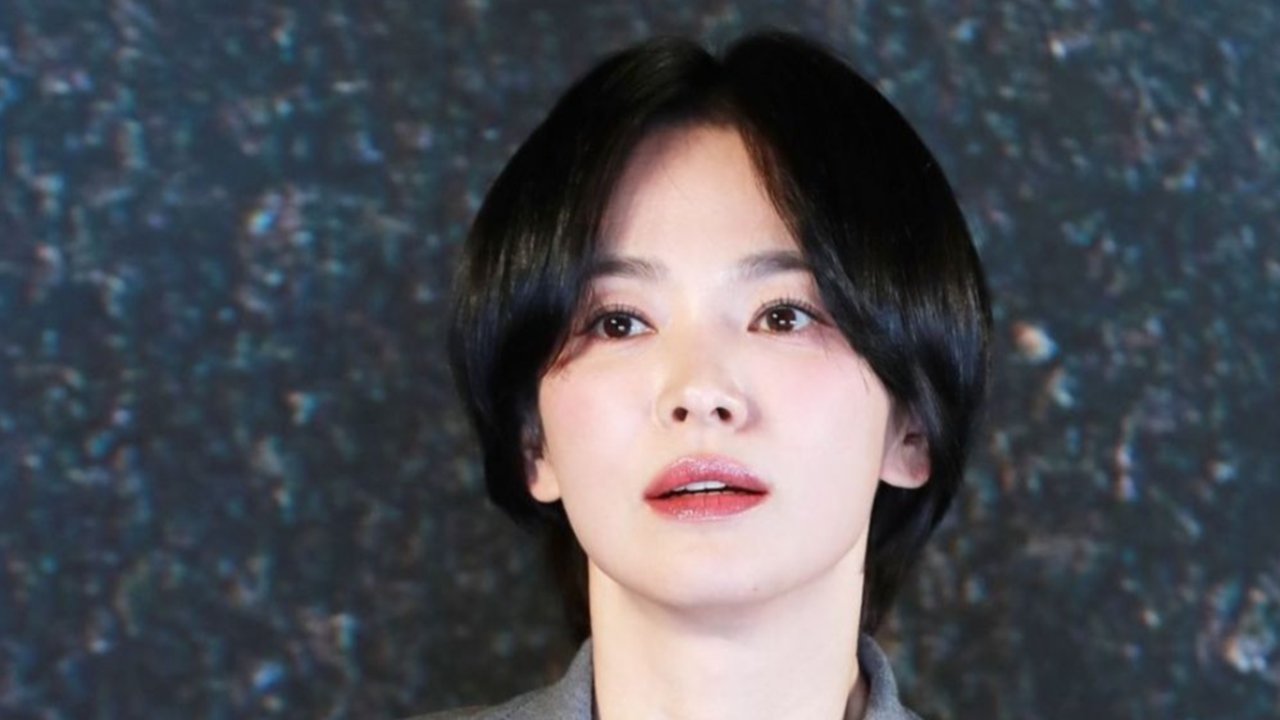 Penampilan Song Hye Kyo dengan Rambut Bondol, Makin Fresh Bak Kembali Remaja (credit: instagram.com/kyo1122).