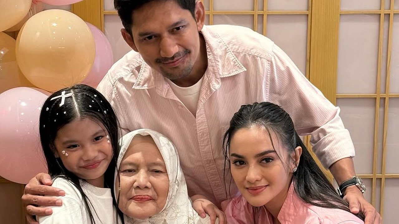 5 Momen Kebersamaan Ibnu Jamil dengan Sang Ibunda yang Meninggal Dunia, Penuh Kenangan  (credit: instagram/ibnujamilo).