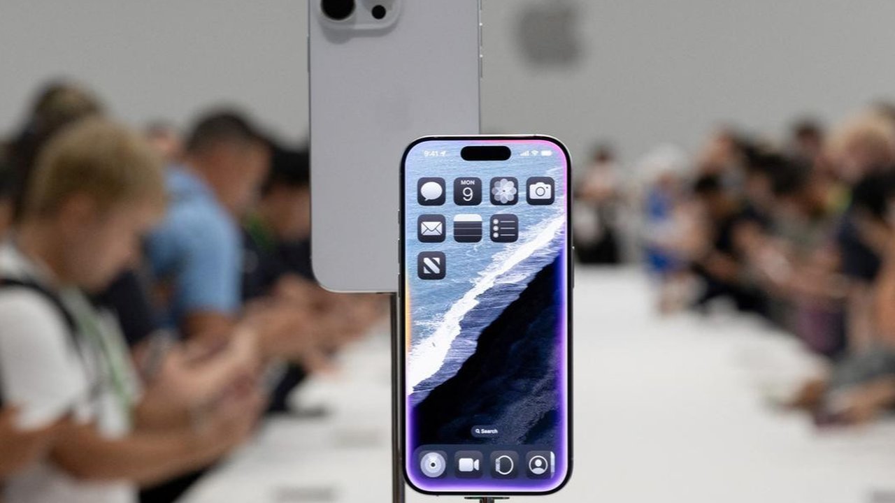 Indonesia is one of Southeast Asia's largest potential tech markets, but industry experts warn a maze of regulation threatens to hamper investment.