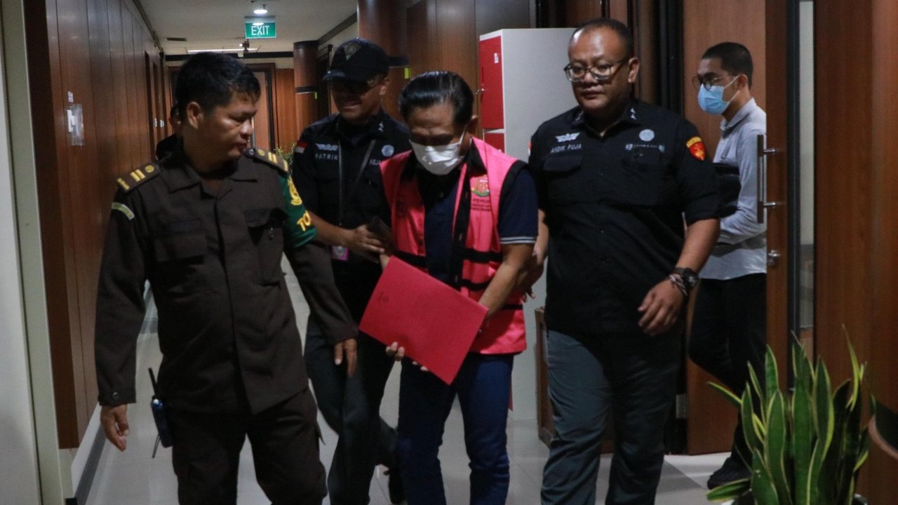 Kejaksaan tahan mantan Kepala PN Surabaya diduga terima suap skandal vonis bebas Ronald Tannur pada Selasa, 14 Januari 2025
