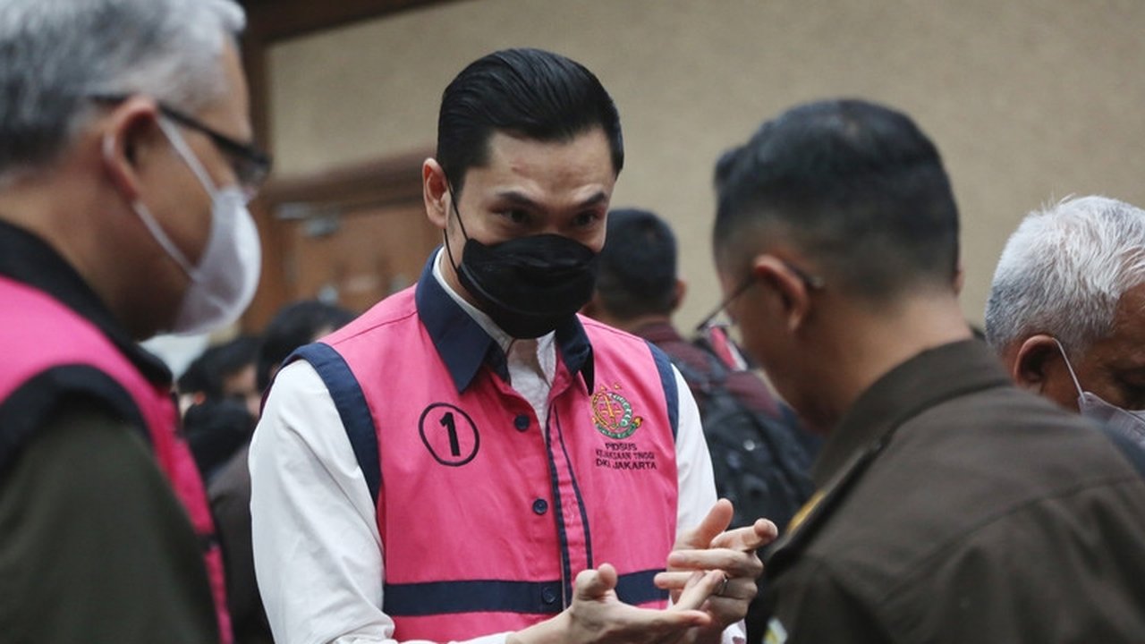 Sementara itu Harvey Moeis mengaku sudah tidak punya uang lagi, bahkan untuk makan pun ia harus meminjam kepada kerabat. Atas kasus korupsinya, Harvey harus membayar denda Rp1 miliar dan juga mengembalikan Rp210 miliar kepada pemerintah.