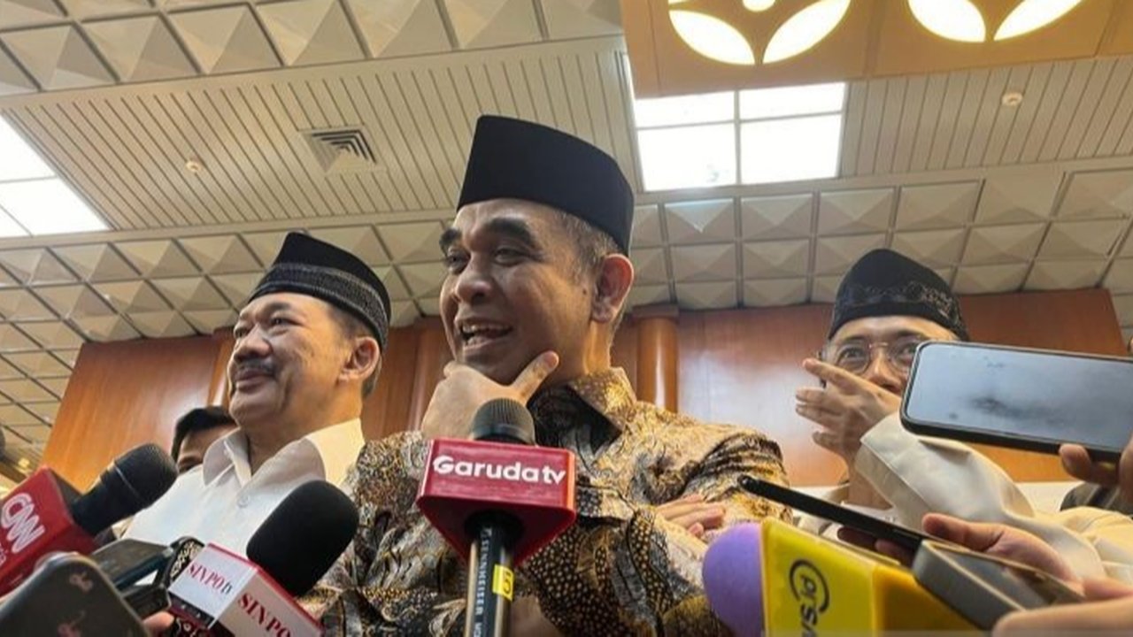 Sekjen Gerindra, Ahmad Muzani, optimis pertemuan Megawati dan Prabowo akan berdampak positif bagi seluruh rakyat Indonesia, menciptakan stabilitas politik dan mendorong pertumbuhan ekonomi.