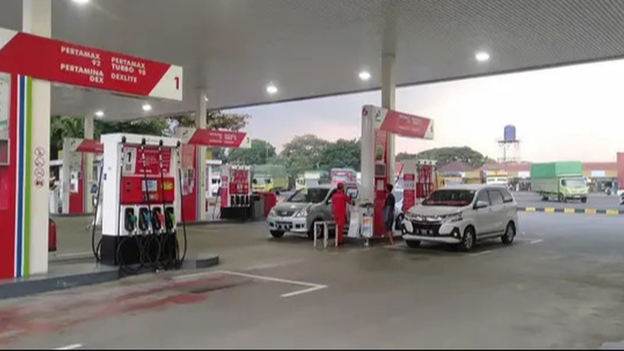 Pertamina Patra Niaga memerluas uji coba pembatasan penyaluran Bahan Bakar Minyak (BBM) subsidi jenis Solar. (Liputan6.com/Angga Yuniar)