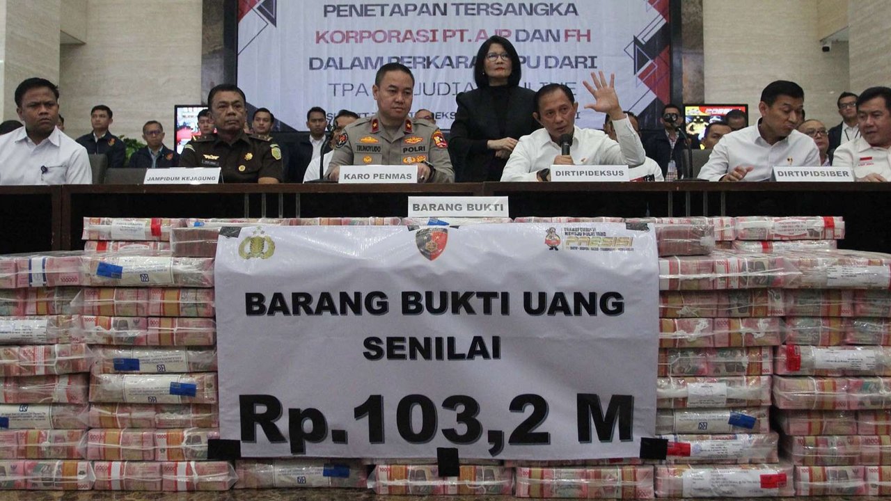 Tumpukan uang Rp103,2 miliar tekait judi online.