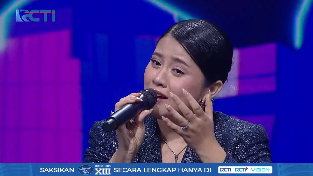 Sambil Teteskan Air Mata, Shabrina Leanor Peserta Indonesian Idol Bawakan Lagu Raisa Bikin Salut Para Juri
