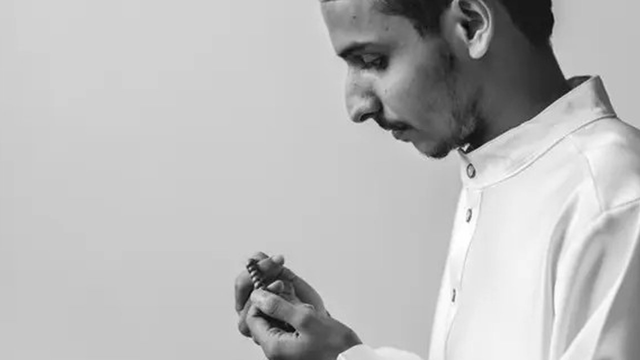 Ilustrasi doa sebelum dan sesudah azan. (Photo by rawpixel.com on Freepik)