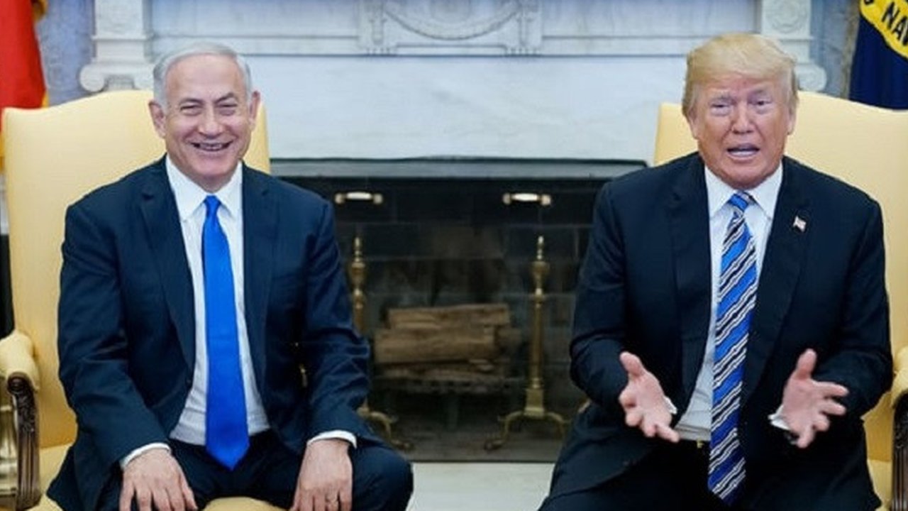 Donald Trump dan Benjamin Netanyahu di Oval Office, Gedung Putih, pada tanggal 5 Maret 2018 di Washington DC. (Mandel Ngan / AFP)