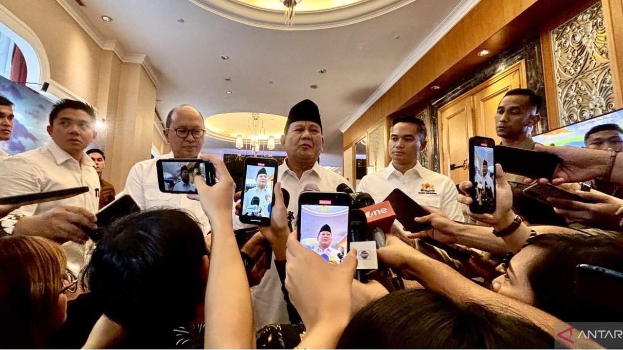 Presiden RI Prabowo Subianto menanggapi wacana pembiayaan Program Makan Bergizi Gratis (MBG) salah satunya menggunakan sumber dari dana zakat. &ldquo;Yang ...