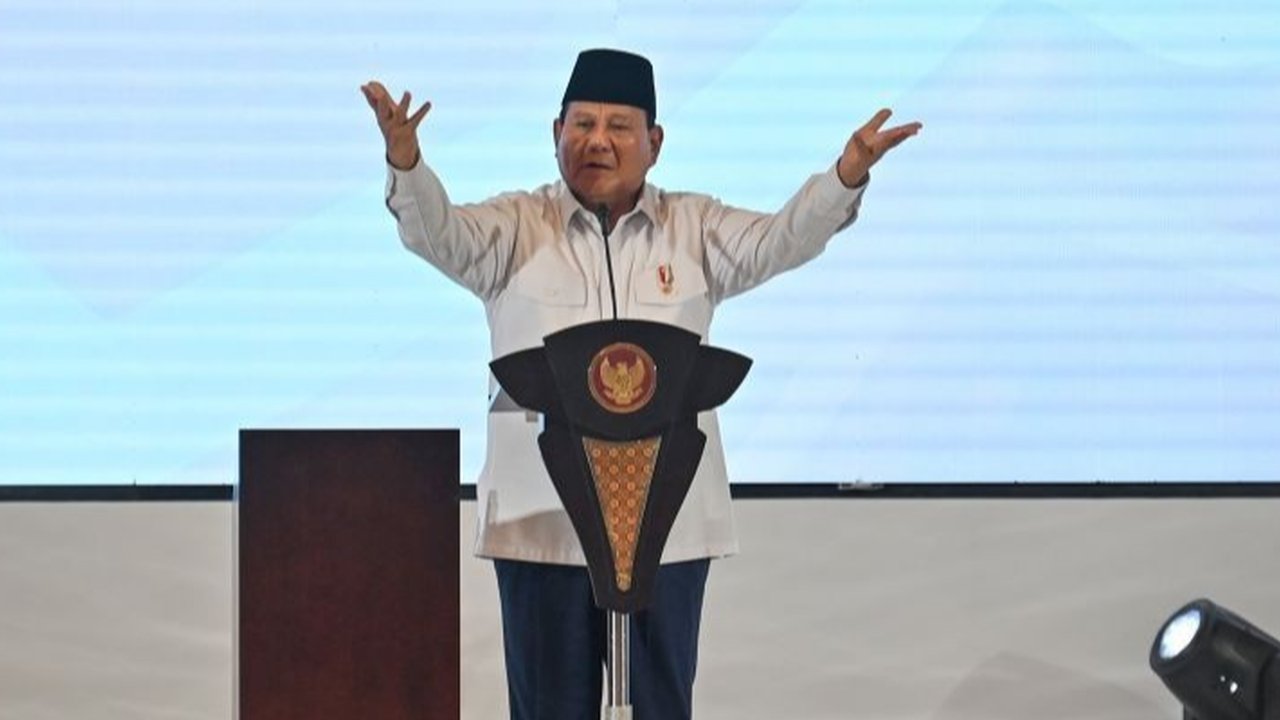 Presiden Prabowo Subianto menetapkan 10 hari cuti bersama bagi ASN sepanjang tahun 2025 melalui Keppres Nomor 2 Tahun 2025, yang bertujuan meningkatkan efisiensi kerja dan memberikan kepastian jadwal cuti.