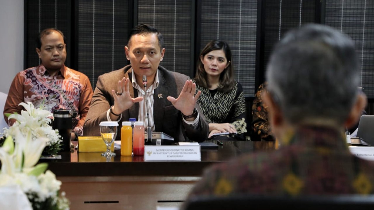 <p>Menko Bidang Infrastruktur dan Pembangunan Kewilayahan, Agus Harimurti Yudhoyono (Menko AHY) rapat koordinasi bersama OJK pada Kamis, 9 Januari 2025. (Foto: Istimewa)</p>