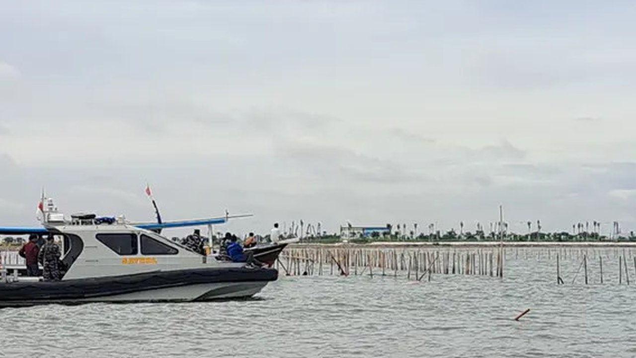 Sebanyak 600 nelayan di Pantai Utara (Pantura) Kabupaten Tangerang, dan jajaran TNI Angkatan Laut (AL), akhirnya mencabut pagar laut di laut Pantura, di Tanjung Pasir, Kecamatan Teluknaga, Ka