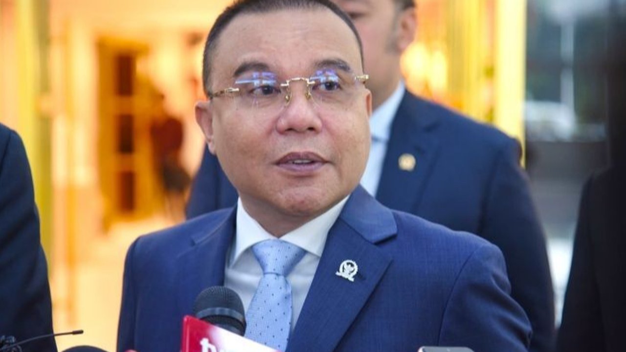 Wakil Ketua DPR, Sufmi Dasco Ahmad, menyatakan dukungannya terhadap kinerja pemerintahan Prabowo Subianto dan berharap agar kinerjanya tetap konsisten pasca 100 hari kerja, sejalan dengan apresiasi positif Presiden Jokowi.