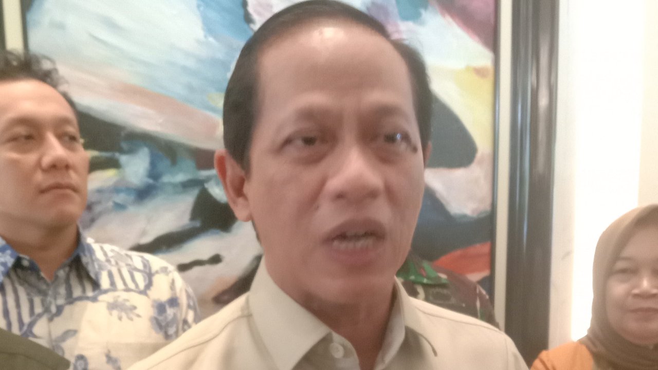 Menteri Lingkungan Hidup Hanif Faisol Nurofiq