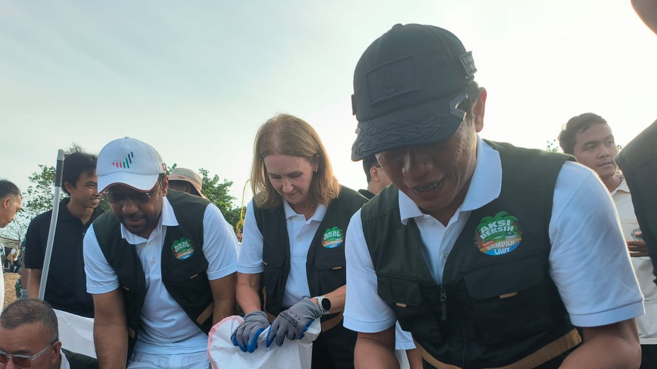 Menteri Lingkungan Hidup Hanif Faisol Nurofiq