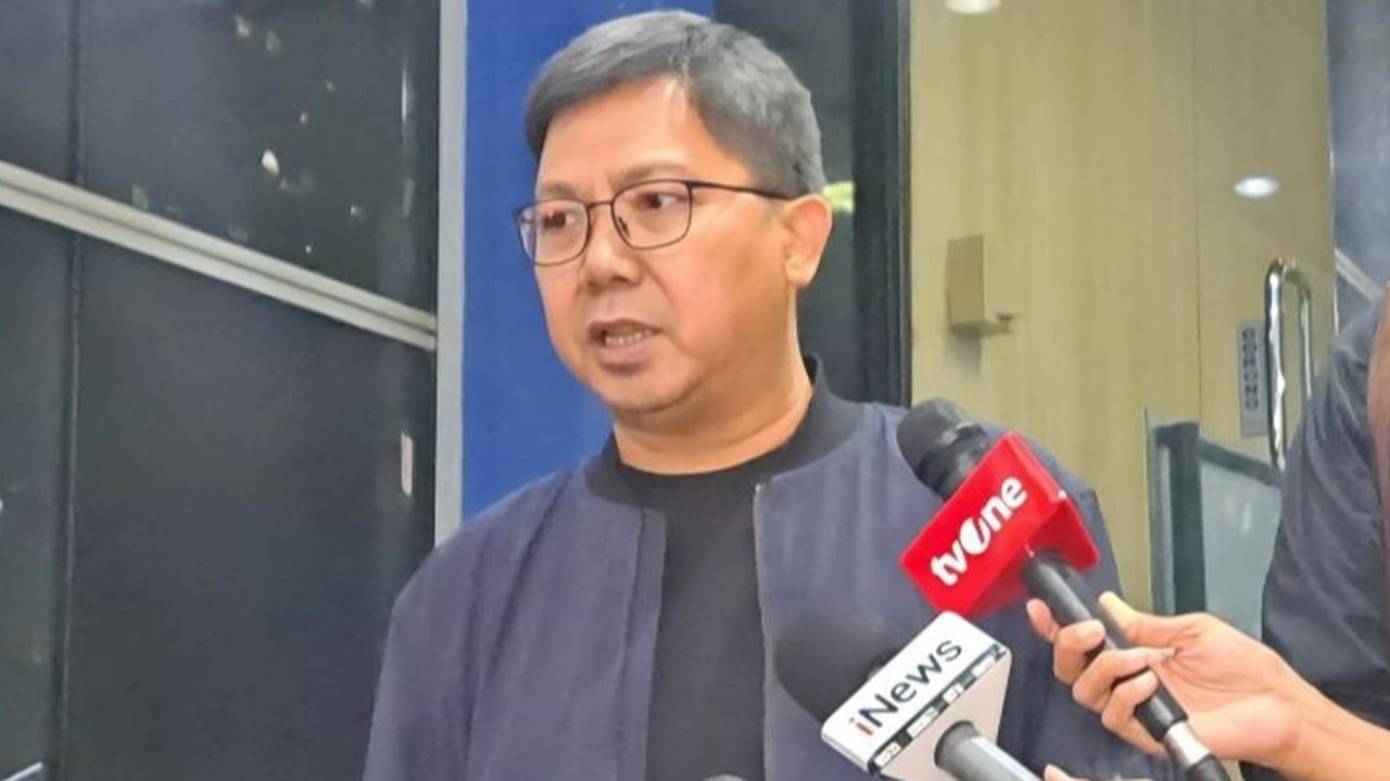 Pengamat sepak bola, Bung Towel, melaporkan tindakan doxing yang menarget dirinya dan keluarganya ke Polda Metro Jaya pada 17 Januari 2025,  termasuk penyebaran data pribadi dan serangan di media sosial.